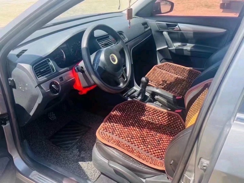 济南13年大众朗逸5