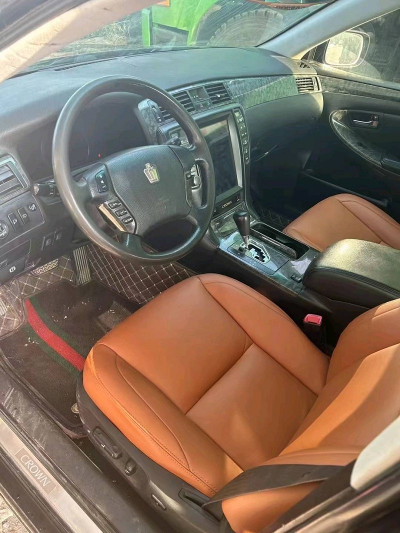 济南10年丰田皇冠4