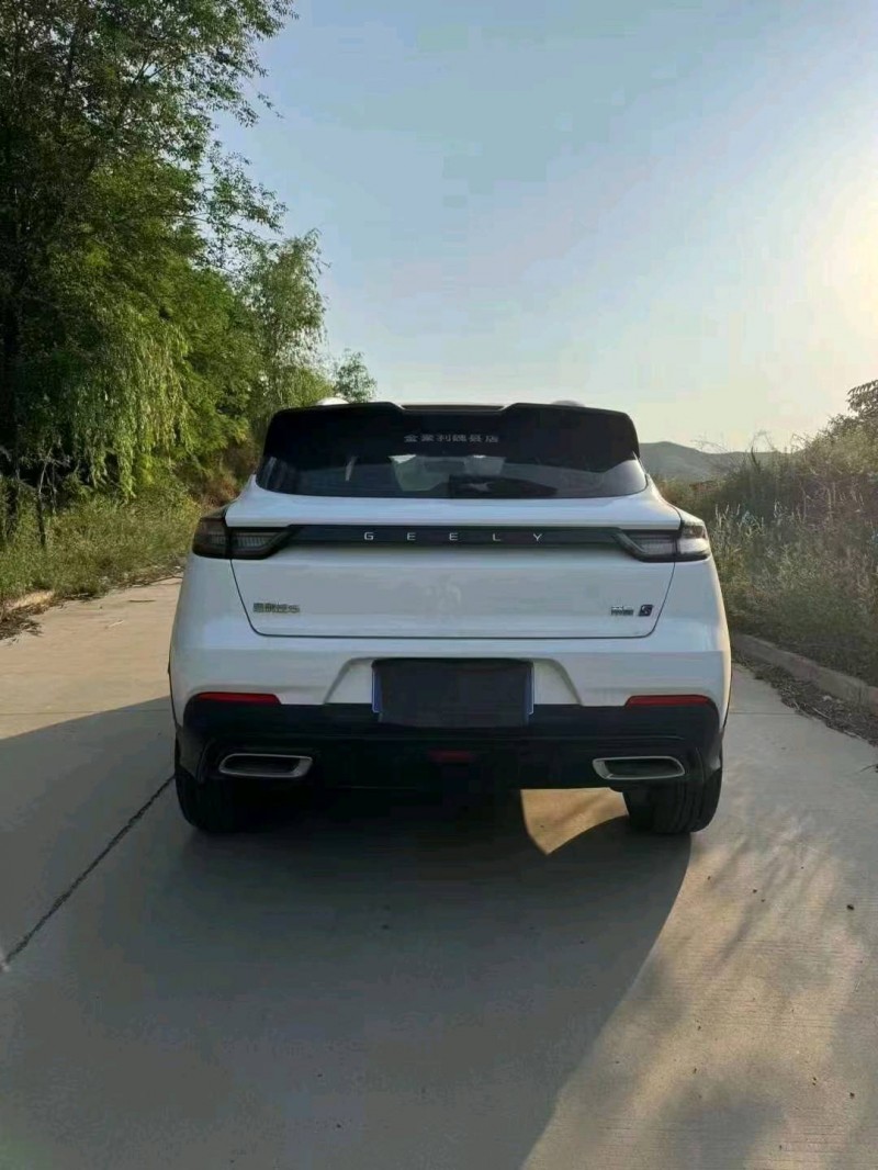 保定24年吉利帝豪2