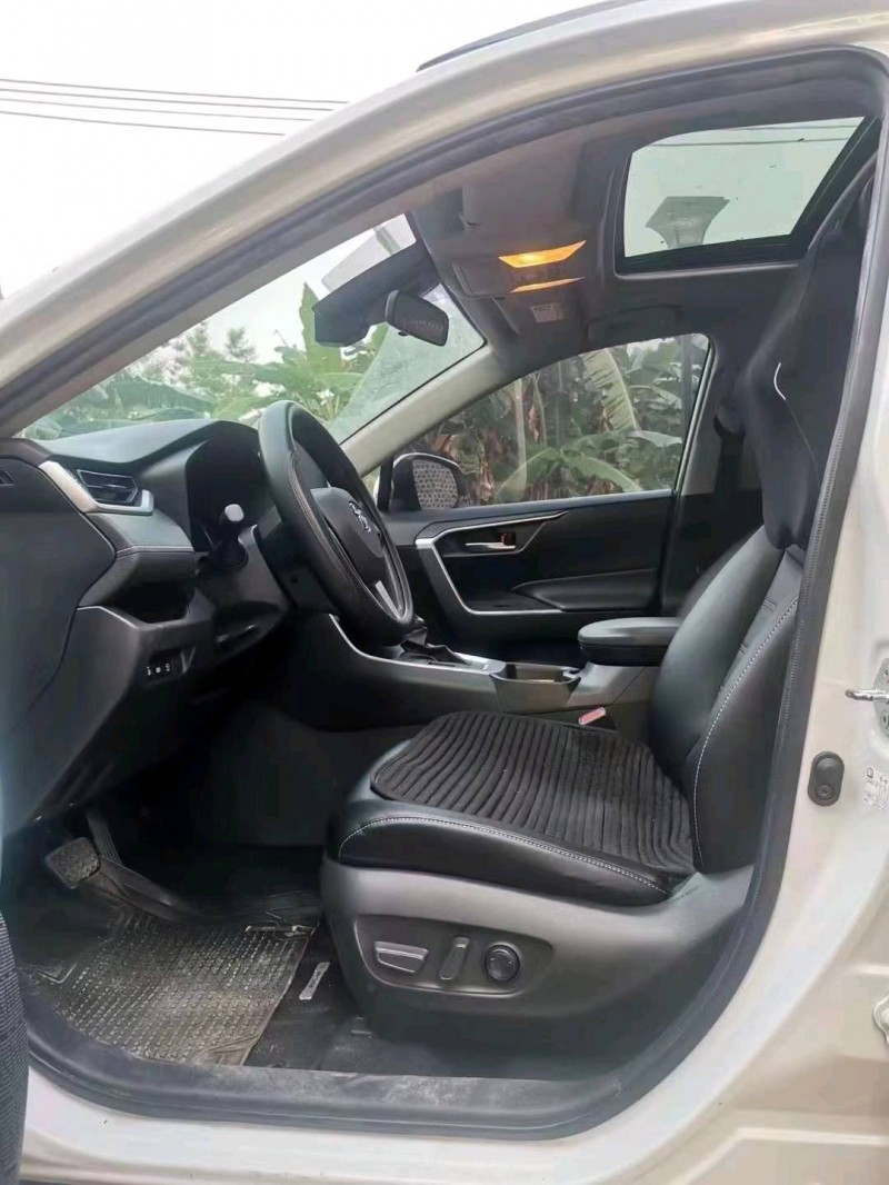 汕头22年丰田RAV4荣放8
