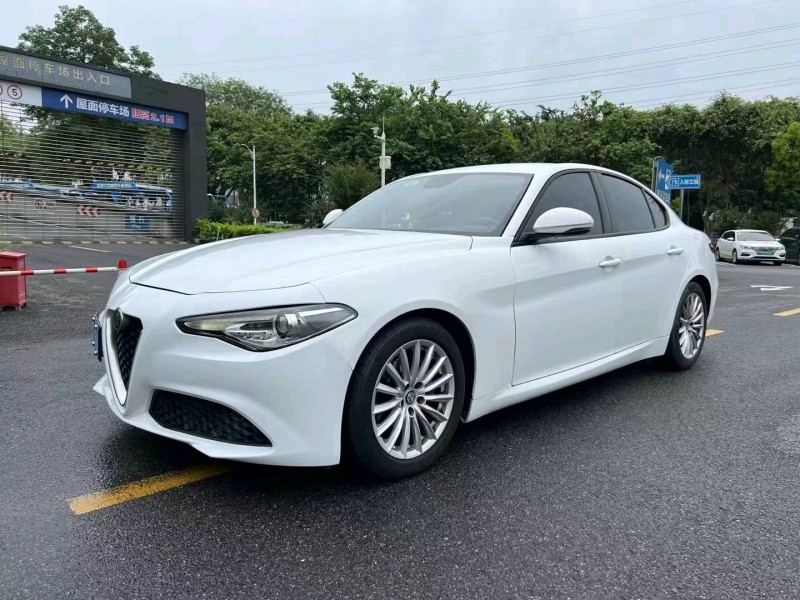 广州19年阿尔法·罗密欧Giulia2
