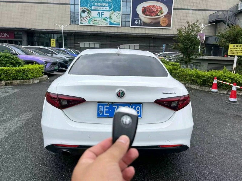 广州19年阿尔法·罗密欧Giulia9