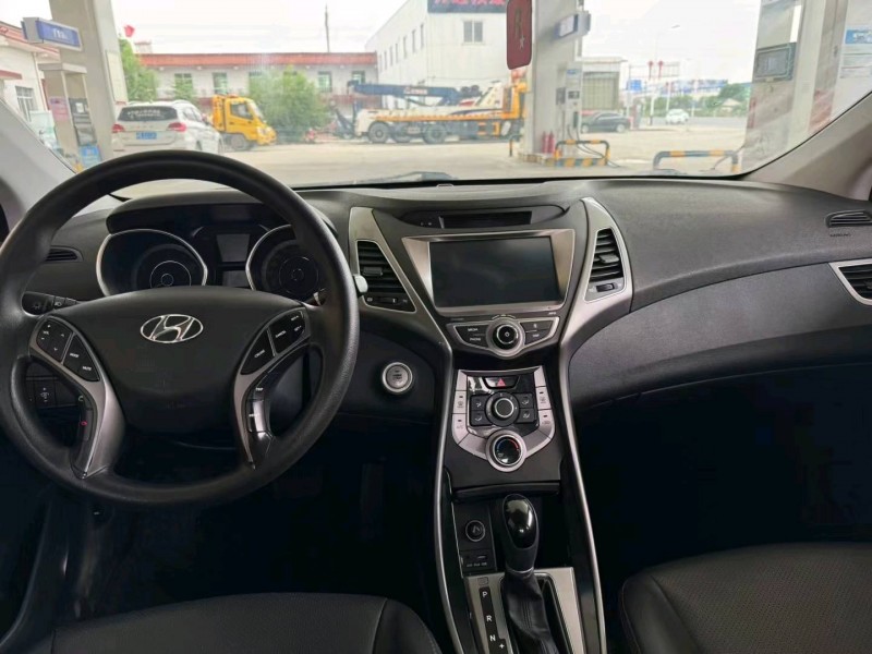 保定17年现代朗动3