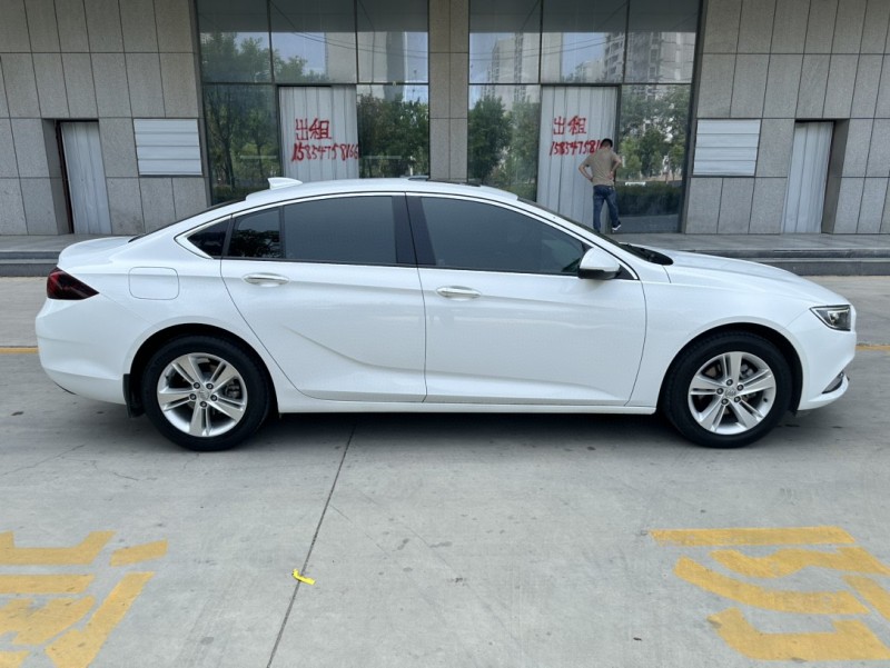 济宁19年别克君威8