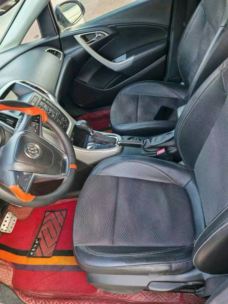 邢台13年别克英朗3