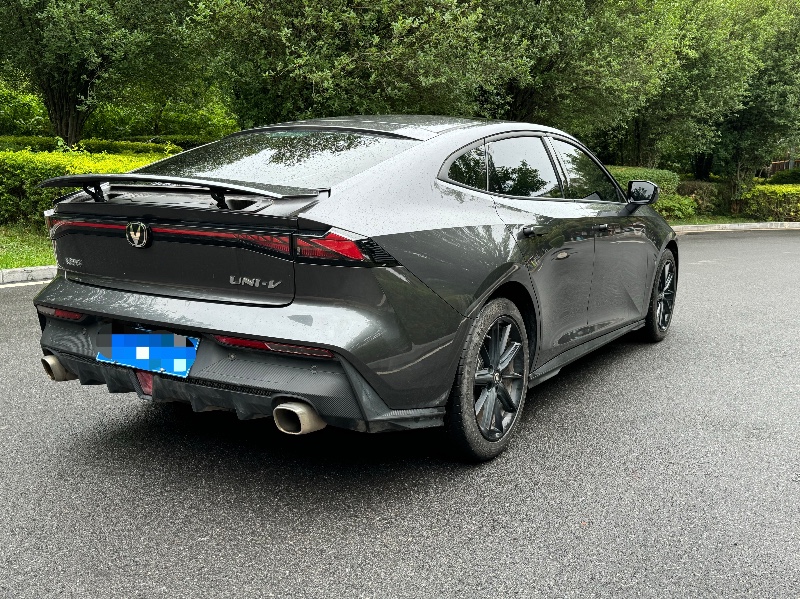 楚雄23年長安汽車UNI-V5