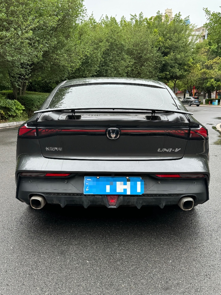 楚雄23年長安汽車UNI-V6