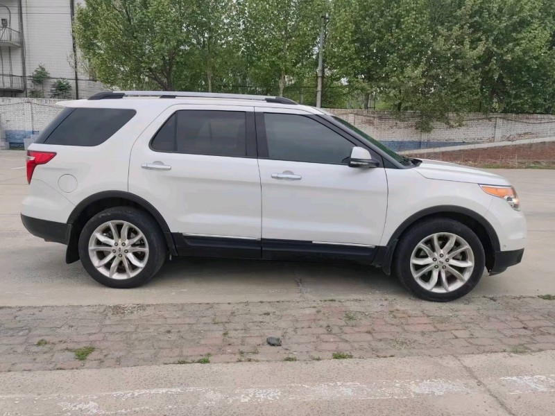 邢台15年福特探险者3