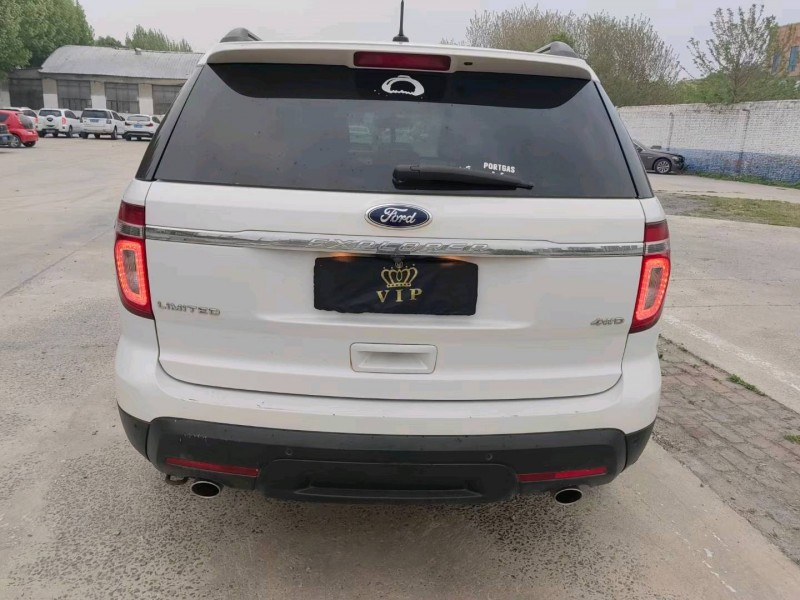 邢台15年福特探险者9