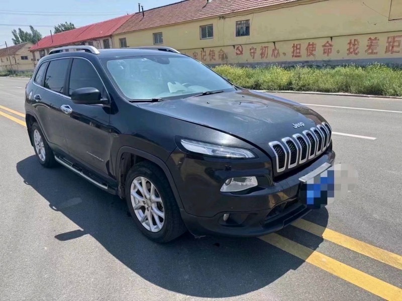 东营16年Jeep自由光3