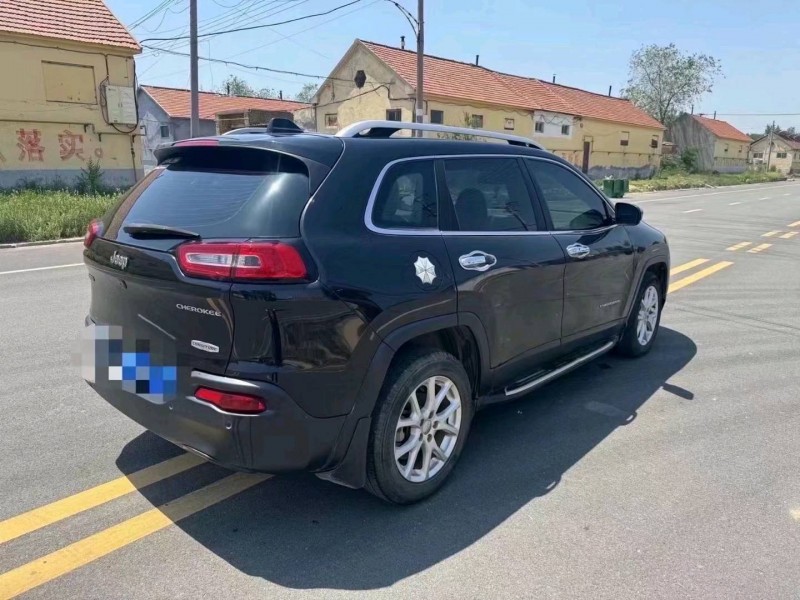 东营16年Jeep自由光5