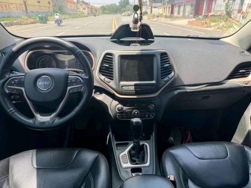 东营16年Jeep自由光9