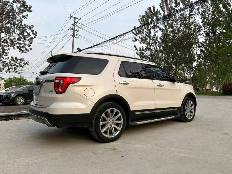 徐州17年福特探险者8