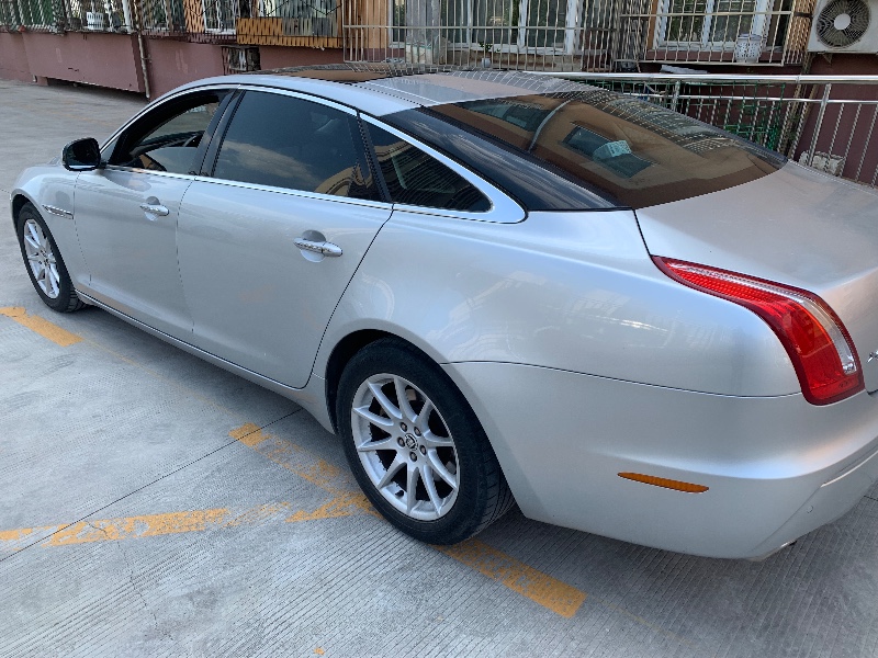 晉城12年捷豹XJL5
