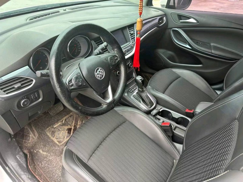 徐州17年别克威朗6