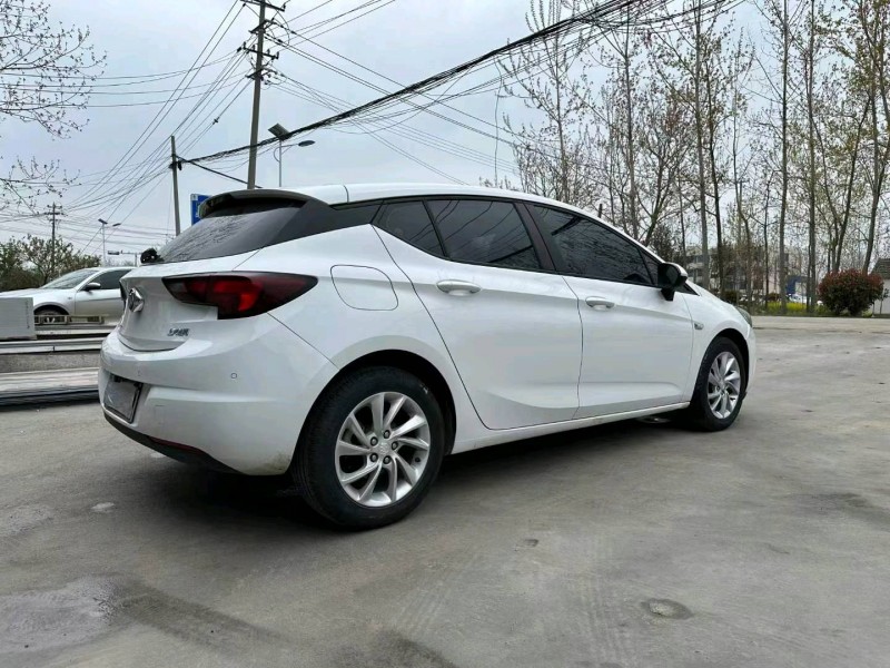 徐州17年别克威朗8