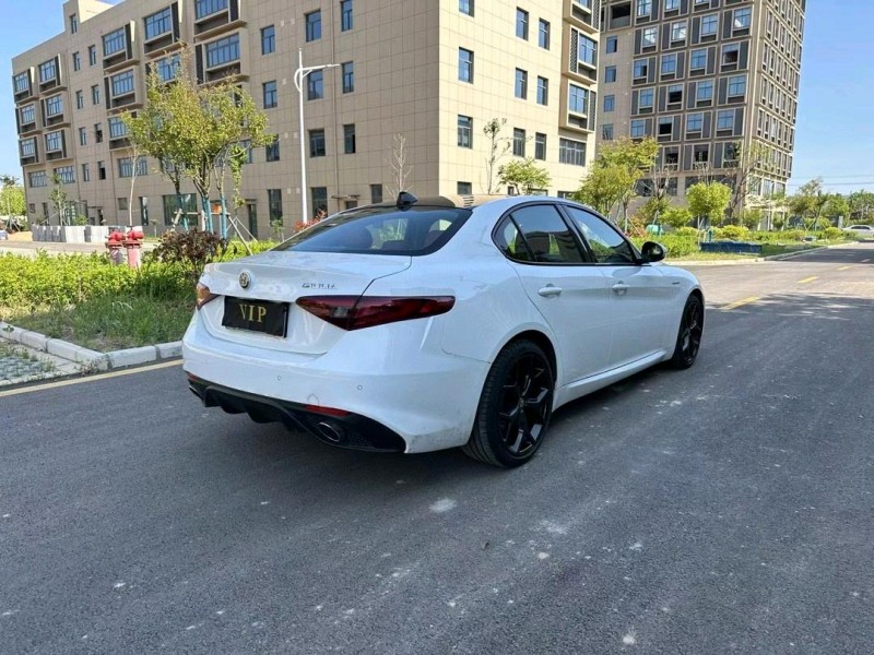 徐州21年阿尔法·罗密欧Giulia8