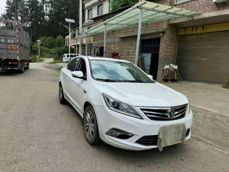 东营17年长安汽车逸动3
