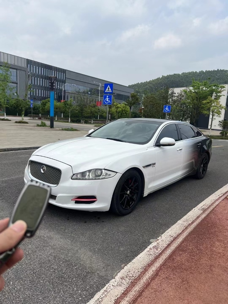 賀州13年捷豹XJL2