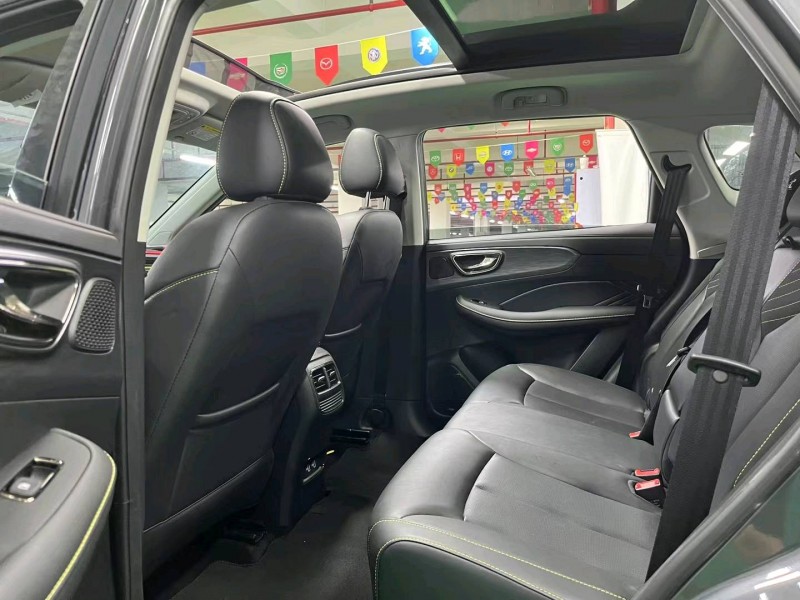 成都23年荣威RX54