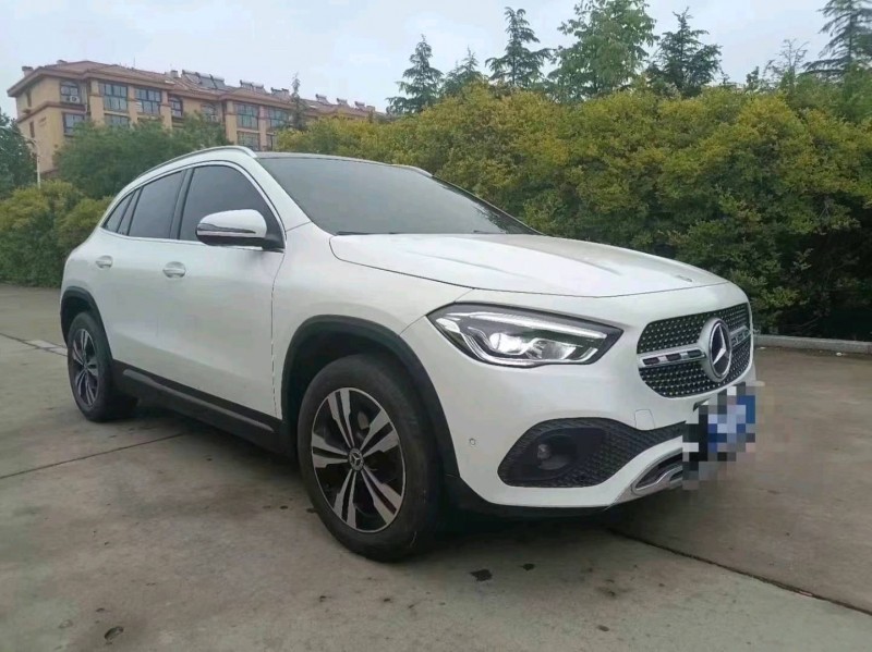 东营21年奔驰GLA3