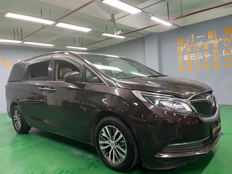 成都18年别克GL82