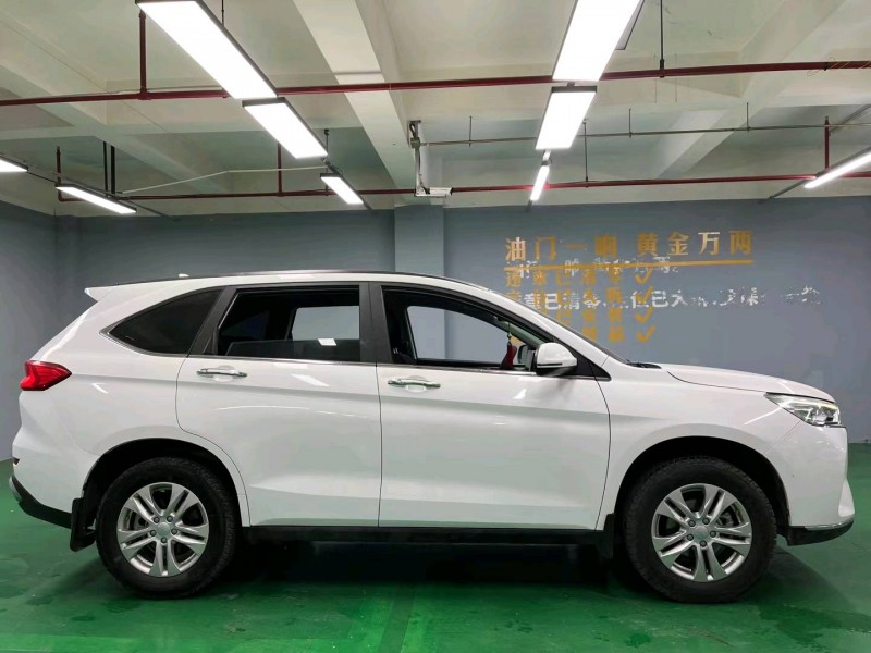 成都23年哈弗M68