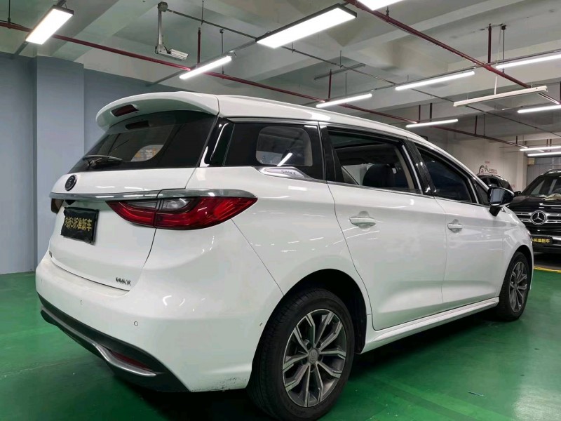 成都19年比亚迪宋MAX7