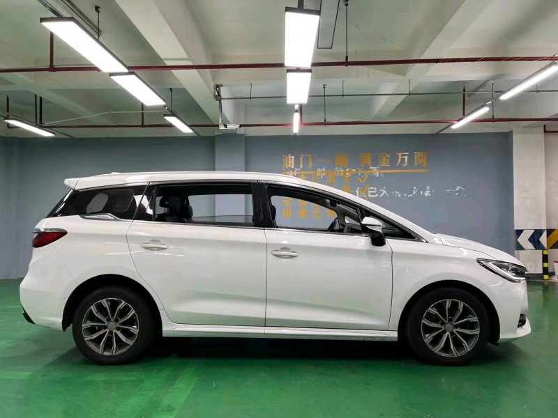 成都19年比亚迪宋MAX8