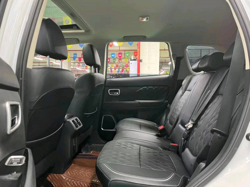 成都21年三菱欧蓝德6