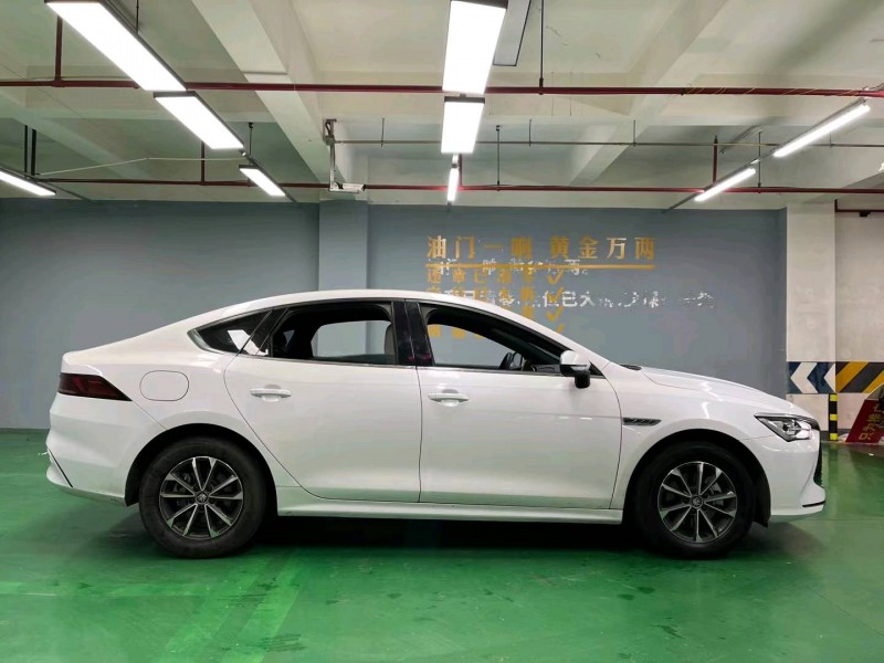 成都22年比亚迪秦8