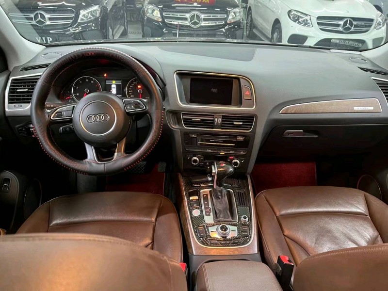 成都15年奥迪Q56