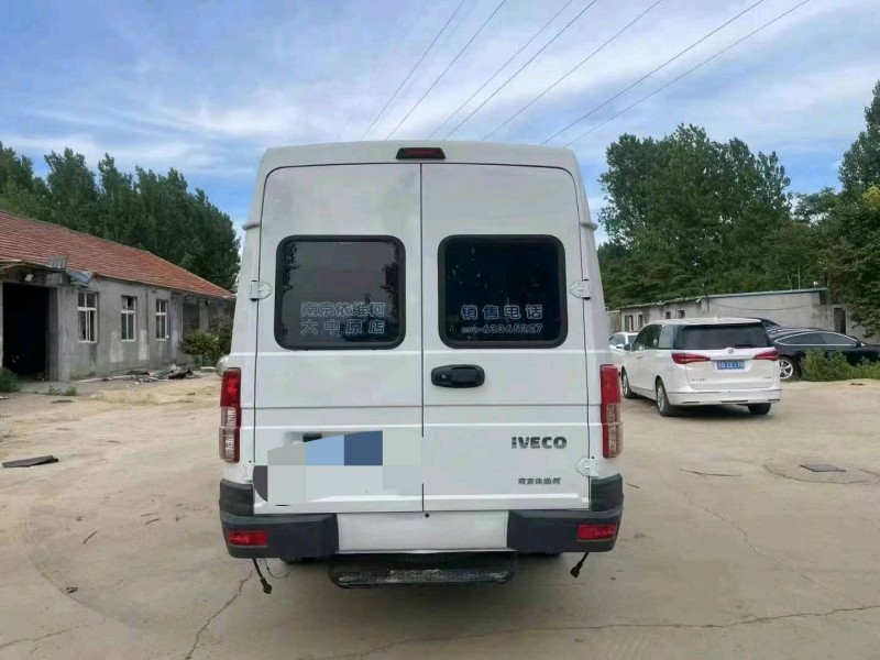 东营21年依维柯得意4