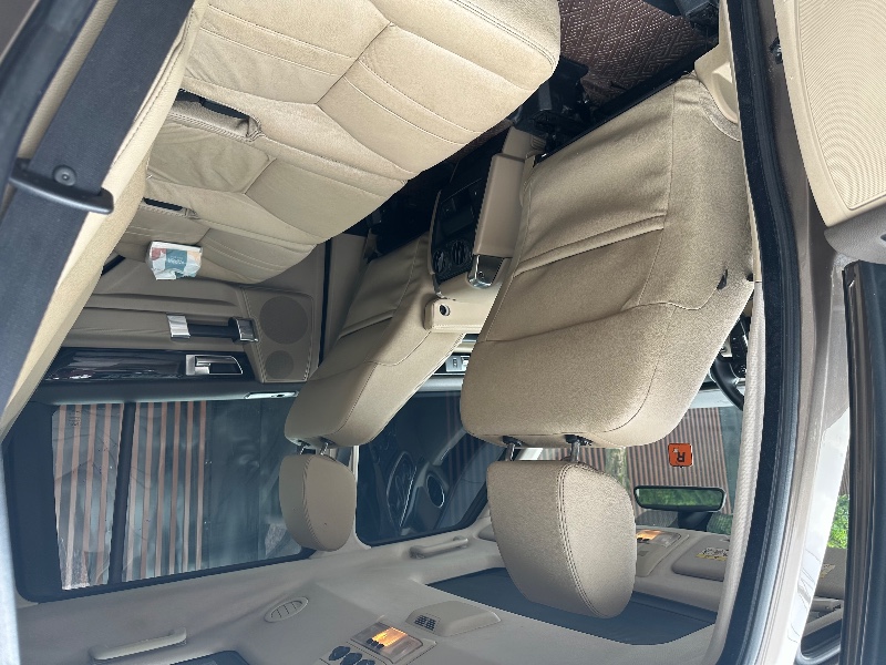 成都10年路虎发现7