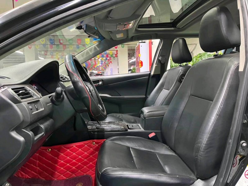 成都16年丰田凯美瑞4