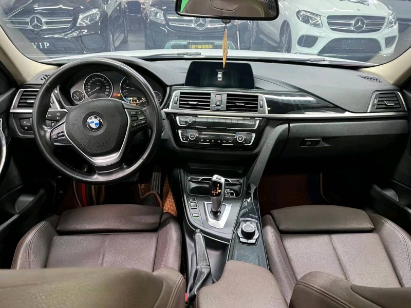 成都18年宝马3系5