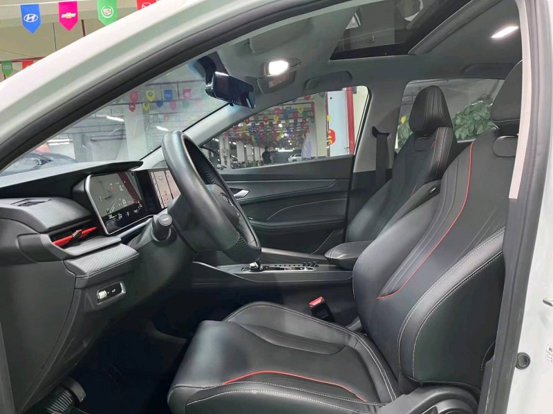 成都23年吉利缤瑞4