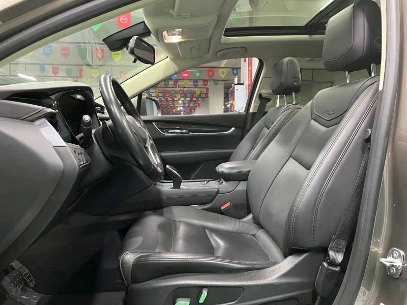 成都17年凯迪拉克XT54