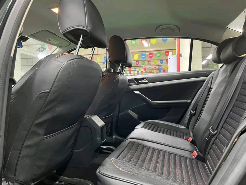 成都17年大众朗逸6