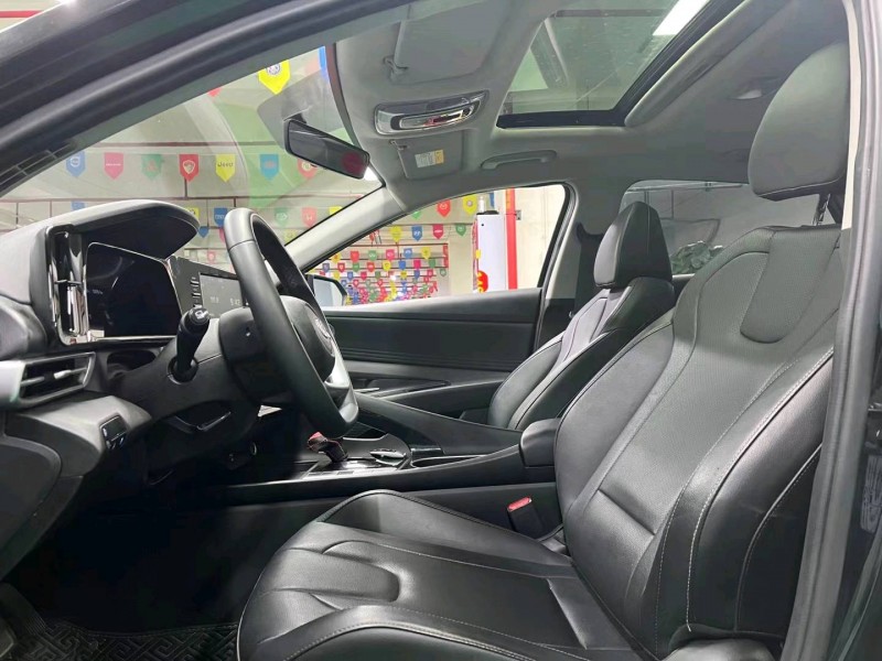 成都22年现代伊兰特4