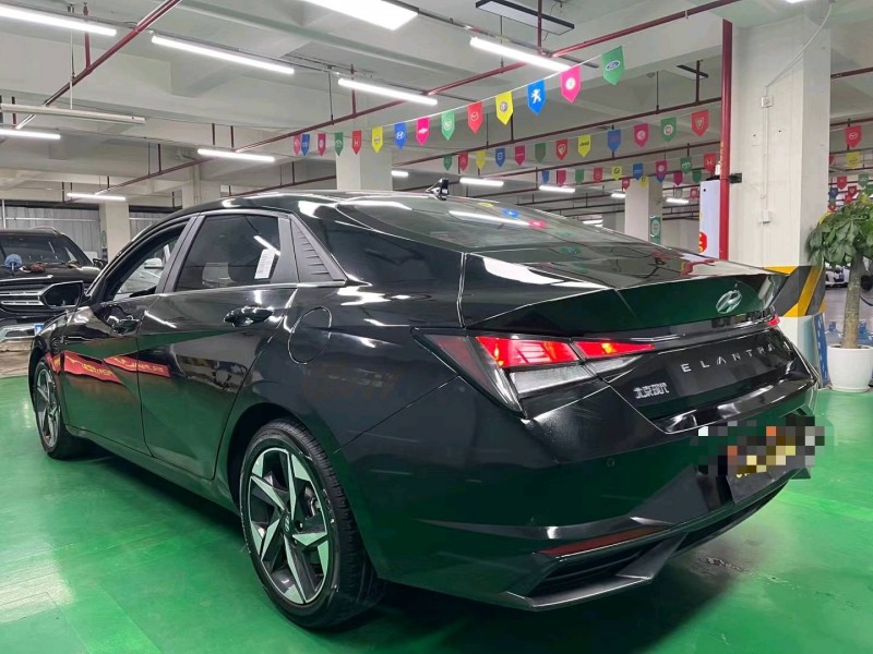 成都22年现代伊兰特8