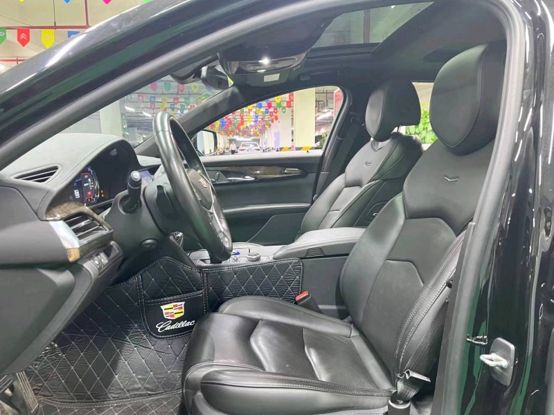 成都20年凯迪拉克CT64