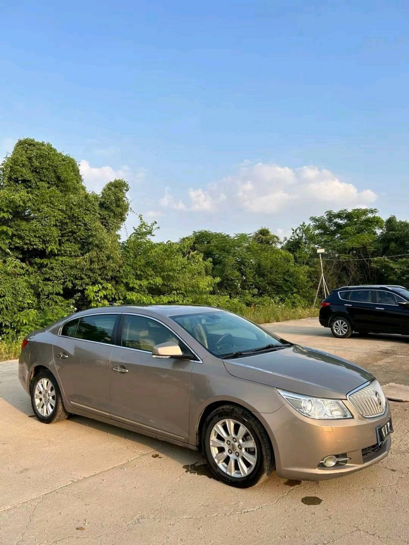 武汉11年别克君越3