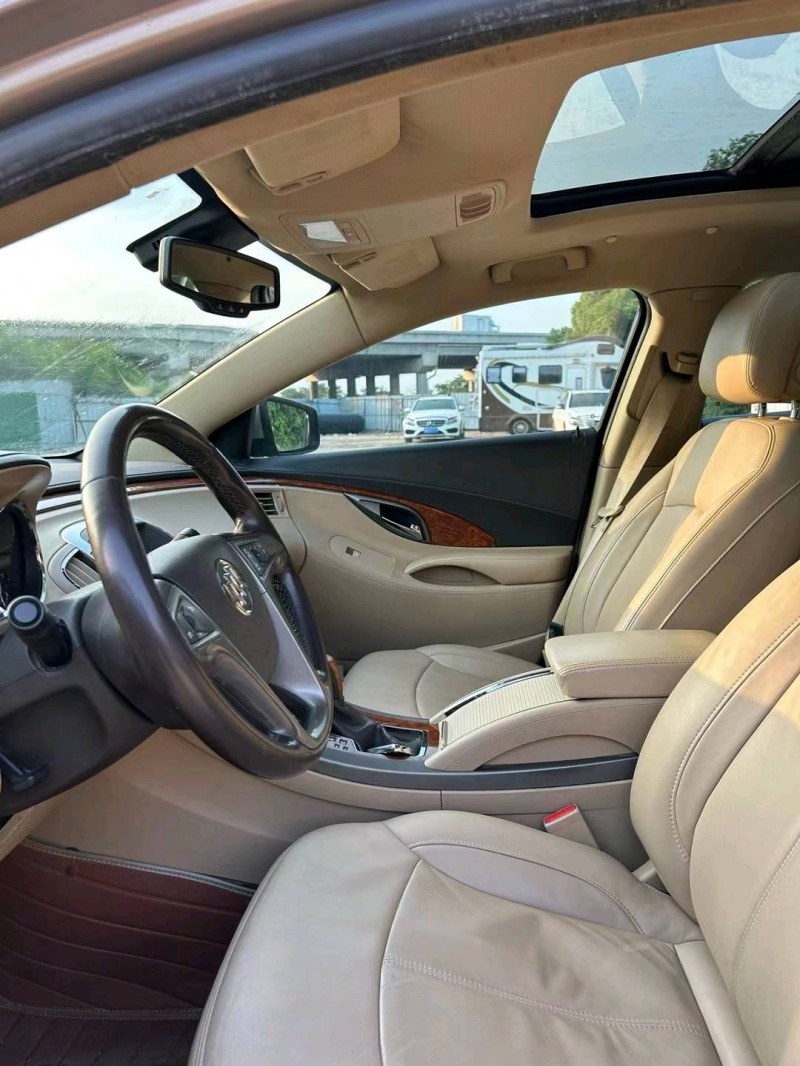 武汉11年别克君越7