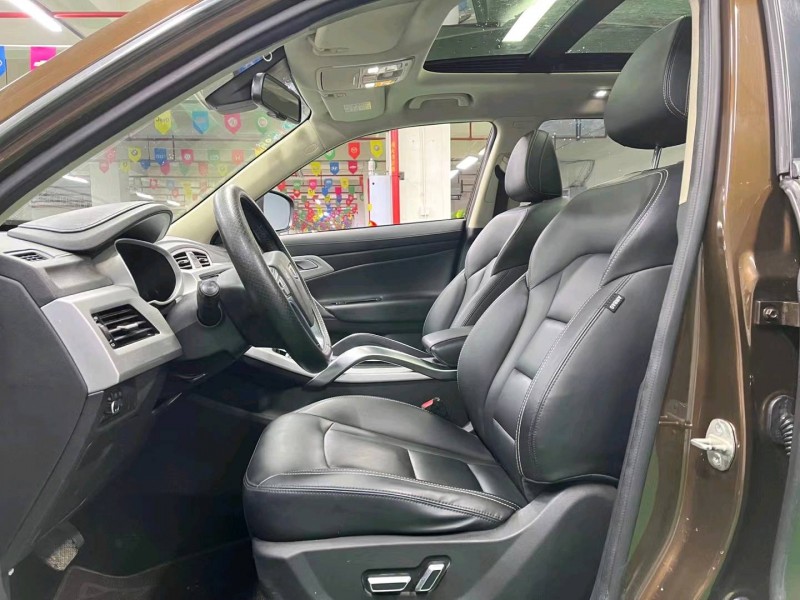 成都17年吉利博越3