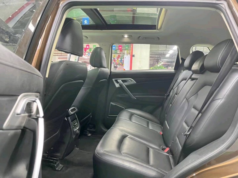 成都17年吉利博越5