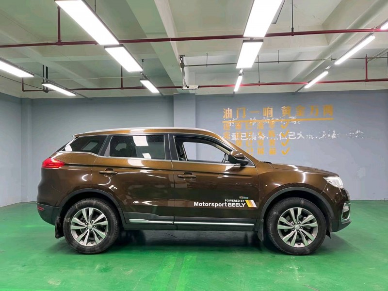 成都17年吉利博越8