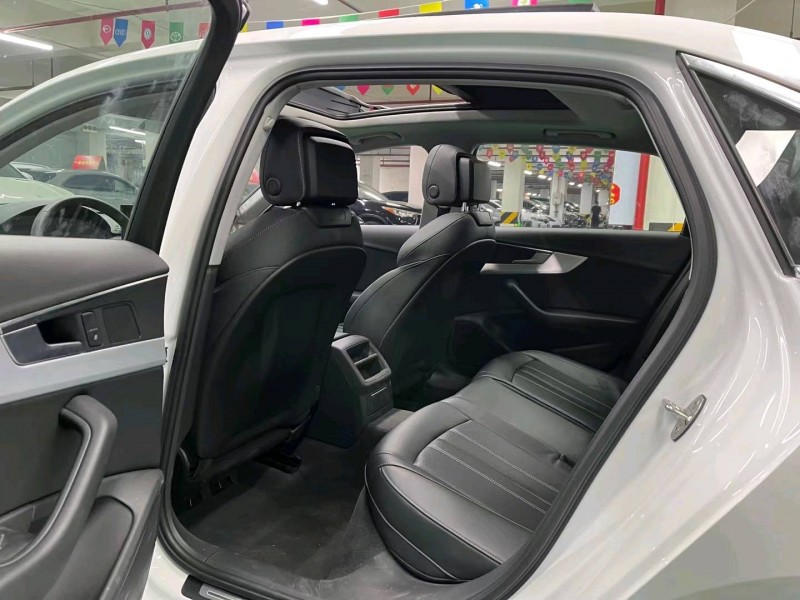 成都23年奥迪A4L4