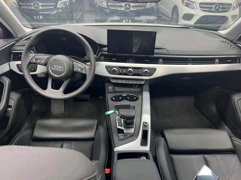 成都23年奥迪A4L5