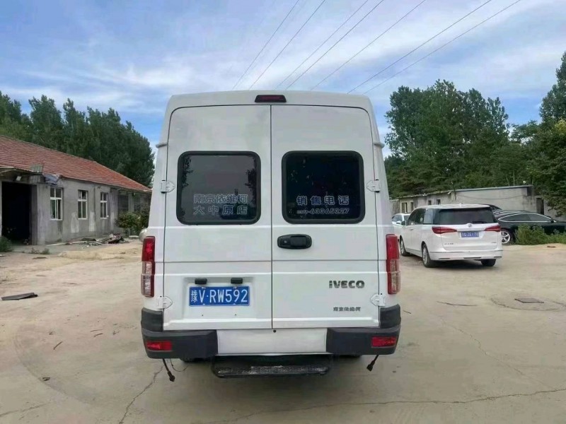 东营21年依维柯得意7